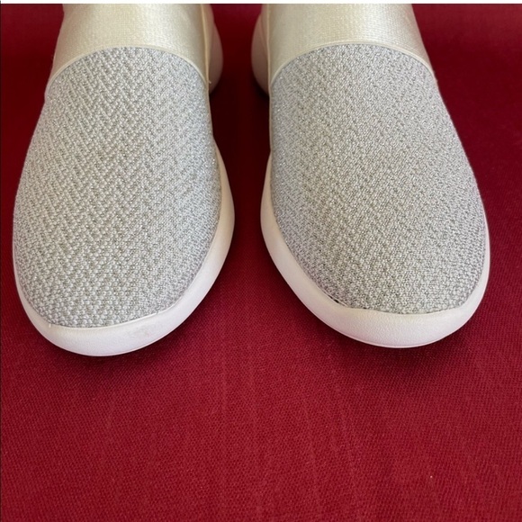 NEW! Women's Donna Karan White Silver Sparkly Cory Slip-On Sneaker - Size 10 📦 - Picture 4 of 12
